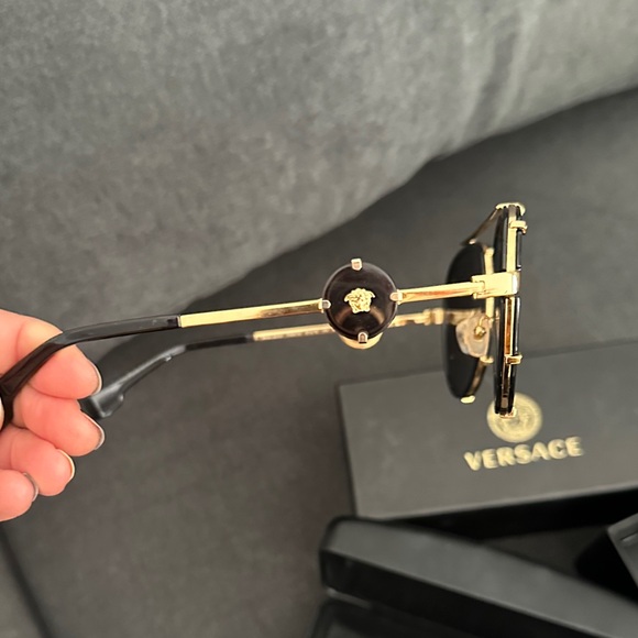 Versace sunglasses with box/case - Picture 2 of 11